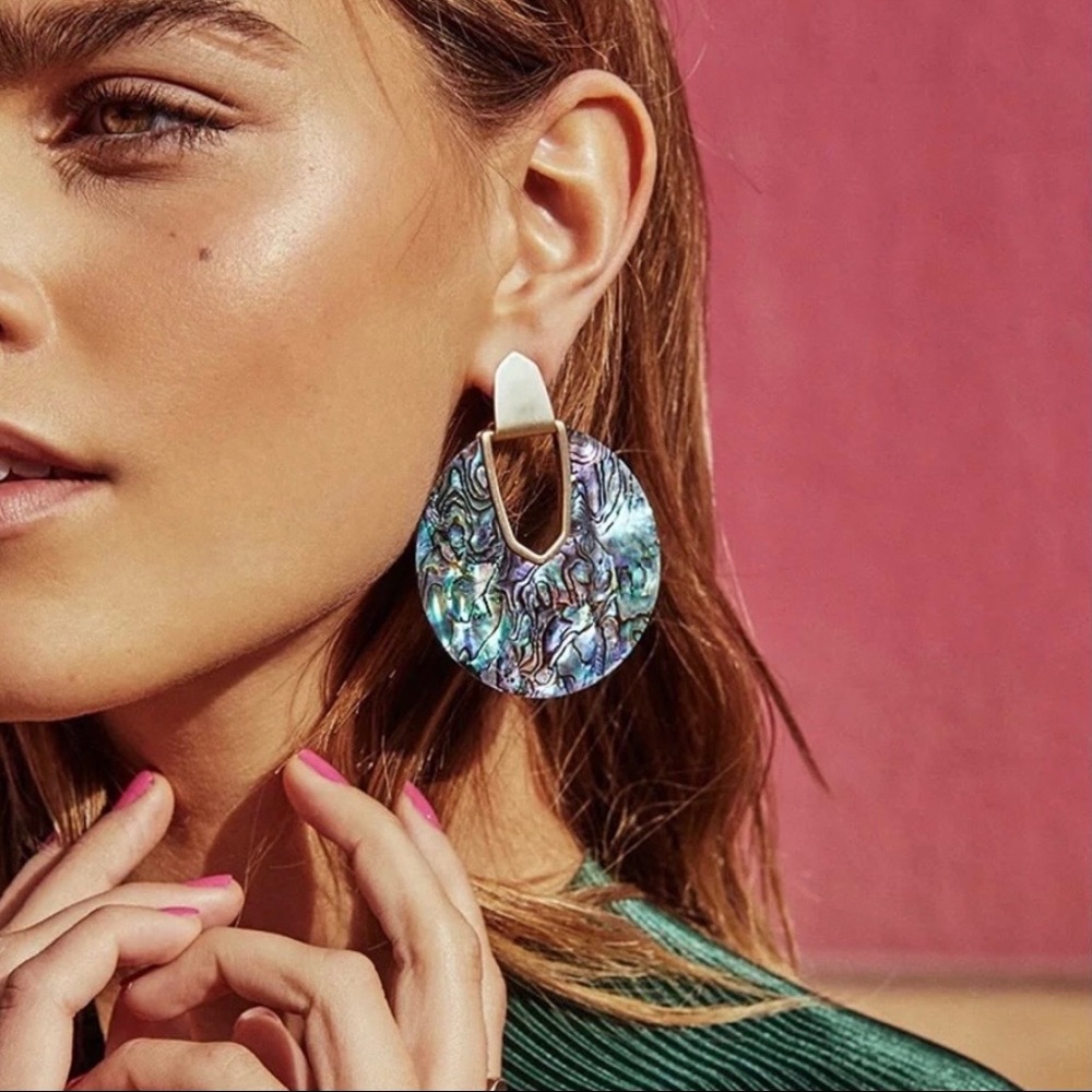 ๐HP๐ ๐3/$30 New Faux Abalone Statement Earrings - Picture 2 of 5